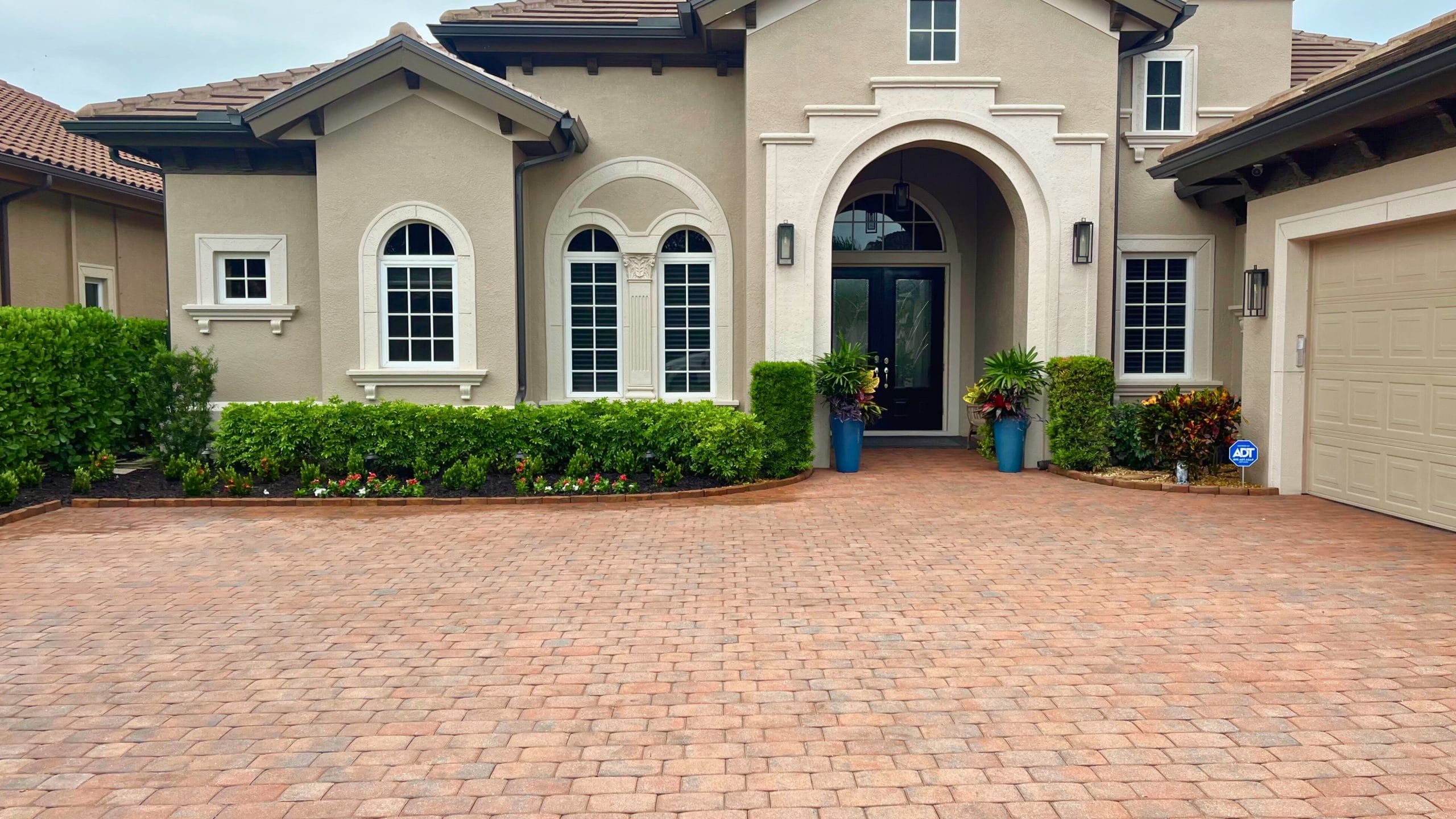 Professional stucco cleaning in Naples FL by Elegant Styles Power Wash removing dirt, mold, and stains to restore home exterior and boost property value.