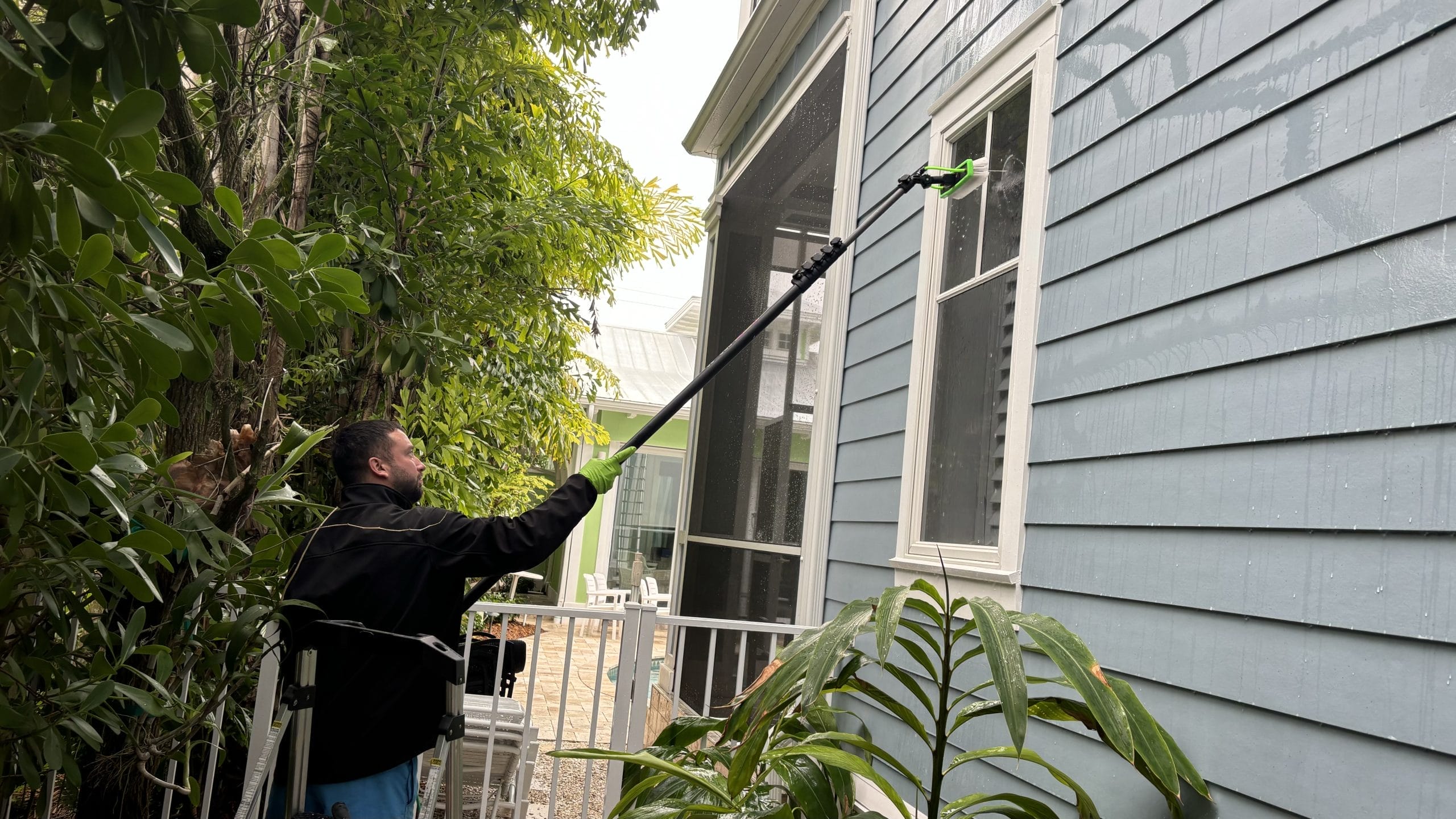 Professional window cleaning service in Naples, FL improving home clarity and natural light