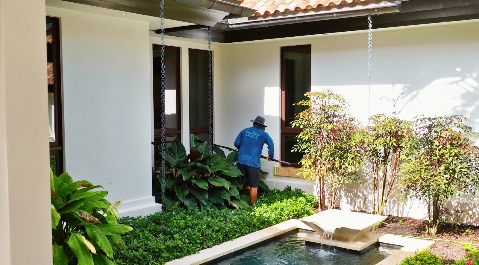 professional window cleaning in Naples FL improving curb appeal and increasing residential property value.