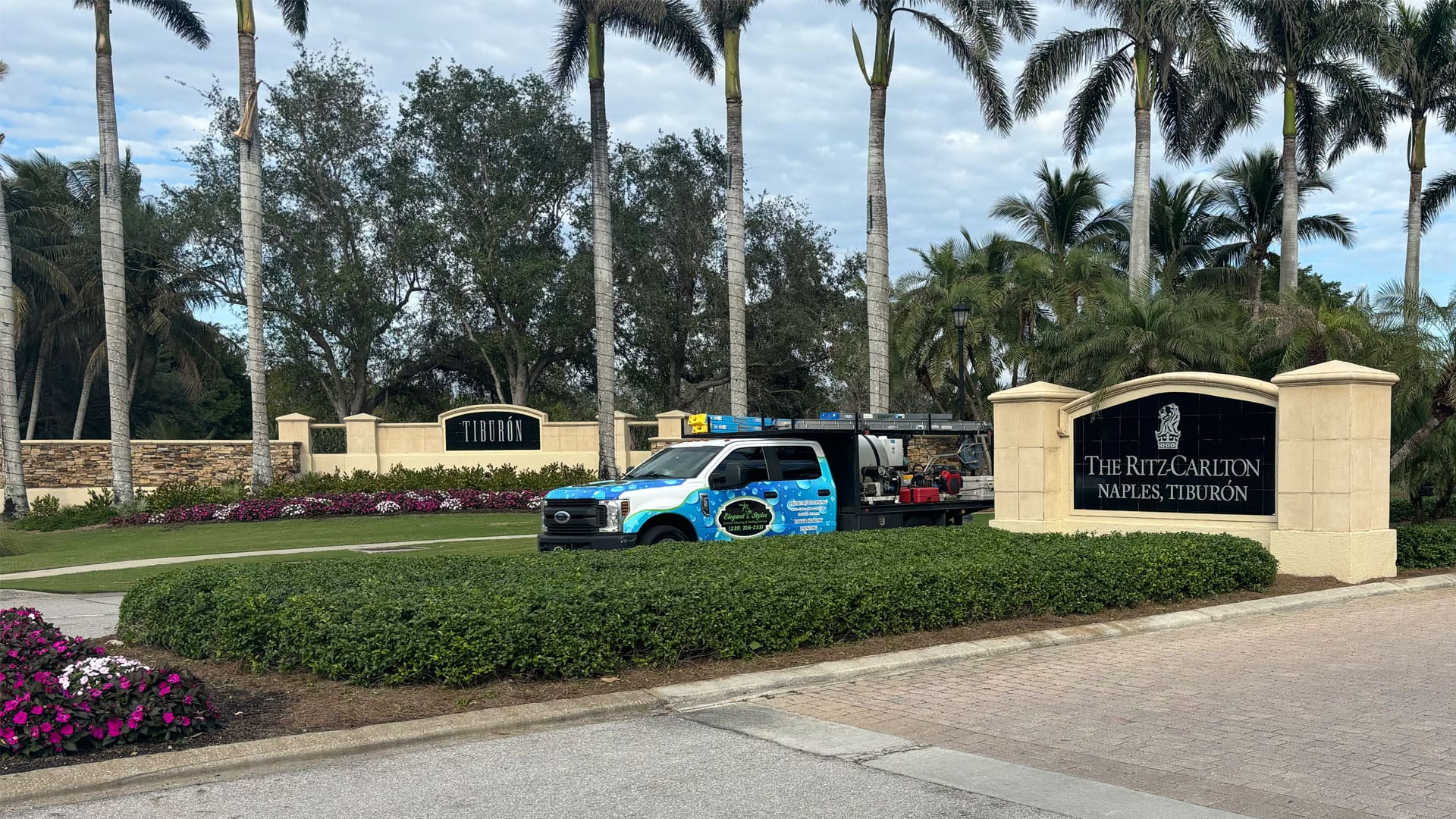 Exterior cleaning services in Tiburón, FL by Elegant Styles Power Washing, including driveway sealing, roof algae treatment, and pressure washing.